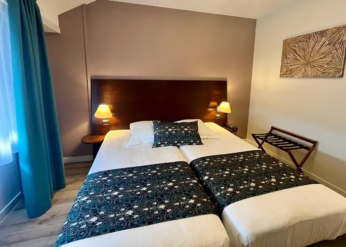 Logis Hotel Le Menestrel - Chambres Climatisees